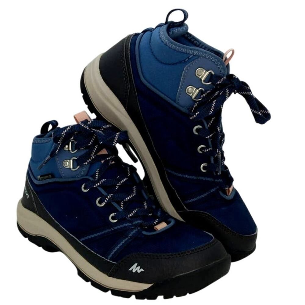 Quechua Decathlon Women's Pre-owned Slate Blue Waterproof Sneakers - sz. 5 1/2
